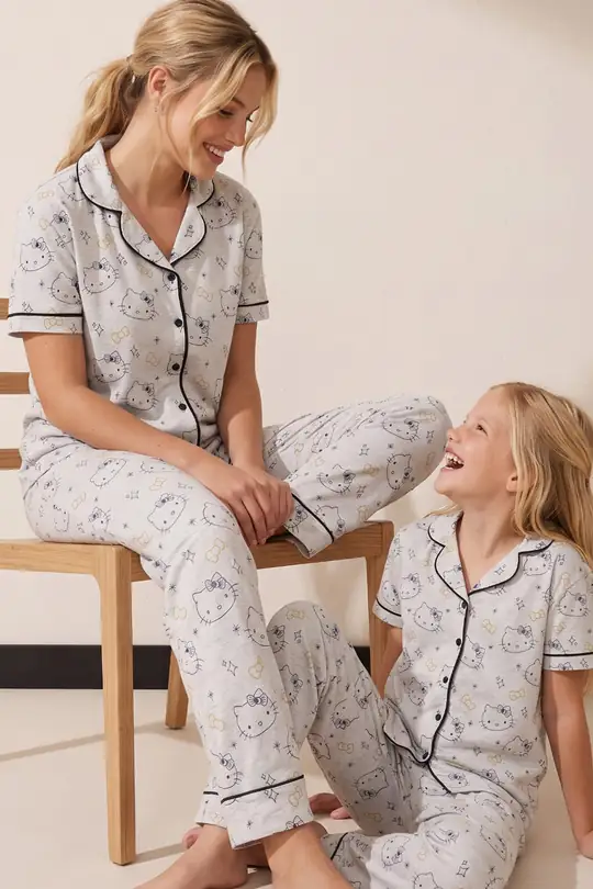 Hello Kitty Lisanslı %100 Pamuk Pembe Çok Renkli Düğmeli Biyeli Pijama Takım 26120451 - gri lacivert