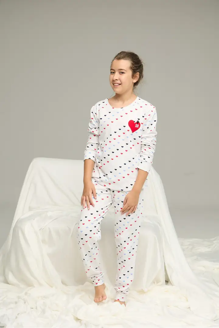 Beyaz Kalp Desenli Pamuklu Bisiklet Yaka Örme Pijama Takım 25241125
