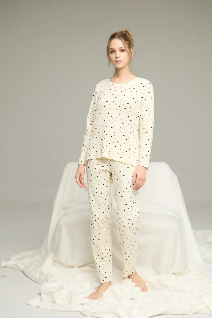 Ekru Kalp Desenli Pamuklu Bisiklet Yaka Örme Pijama Takım 25241142