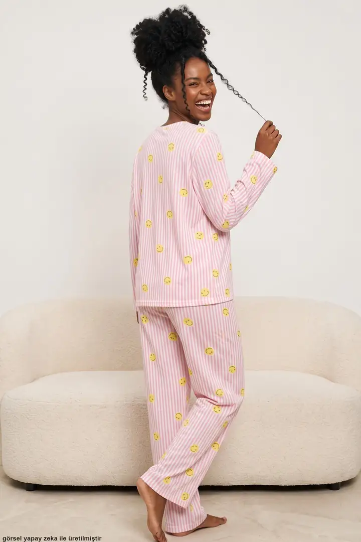 Desenli Yumuşak Tuşe Kışlık Örme Pijama Takımı 8086