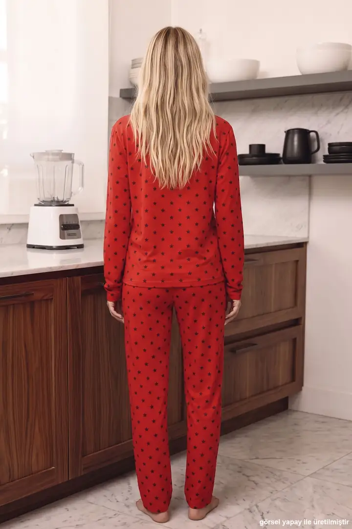 Kırmızı Yıldız Desenli Termal Kumaşlı Ultra Soft Yumuşak Örme Pijama Takımı 26226324