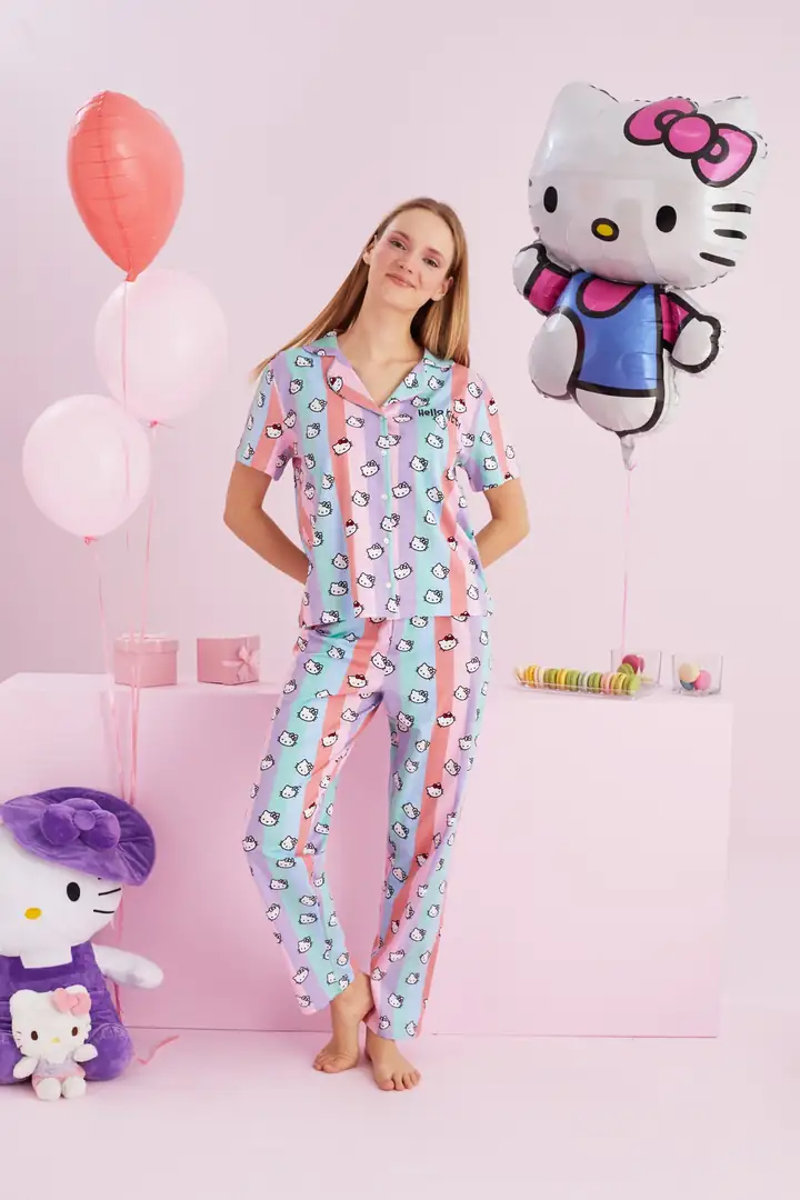 Lisanslı %100 Pamuk Çok Renkli Düğmeli Pijama Takım