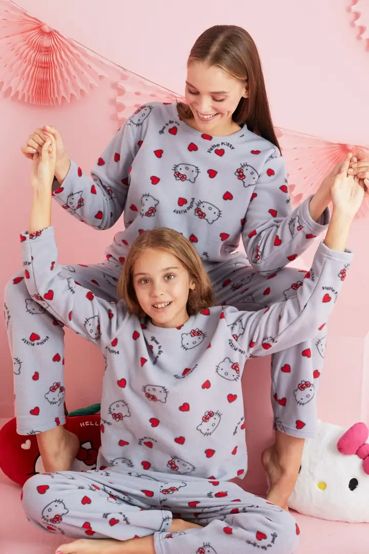 Lisanslı Polar Çok Renkli Bisklet Yaka Pijama Takım HK316