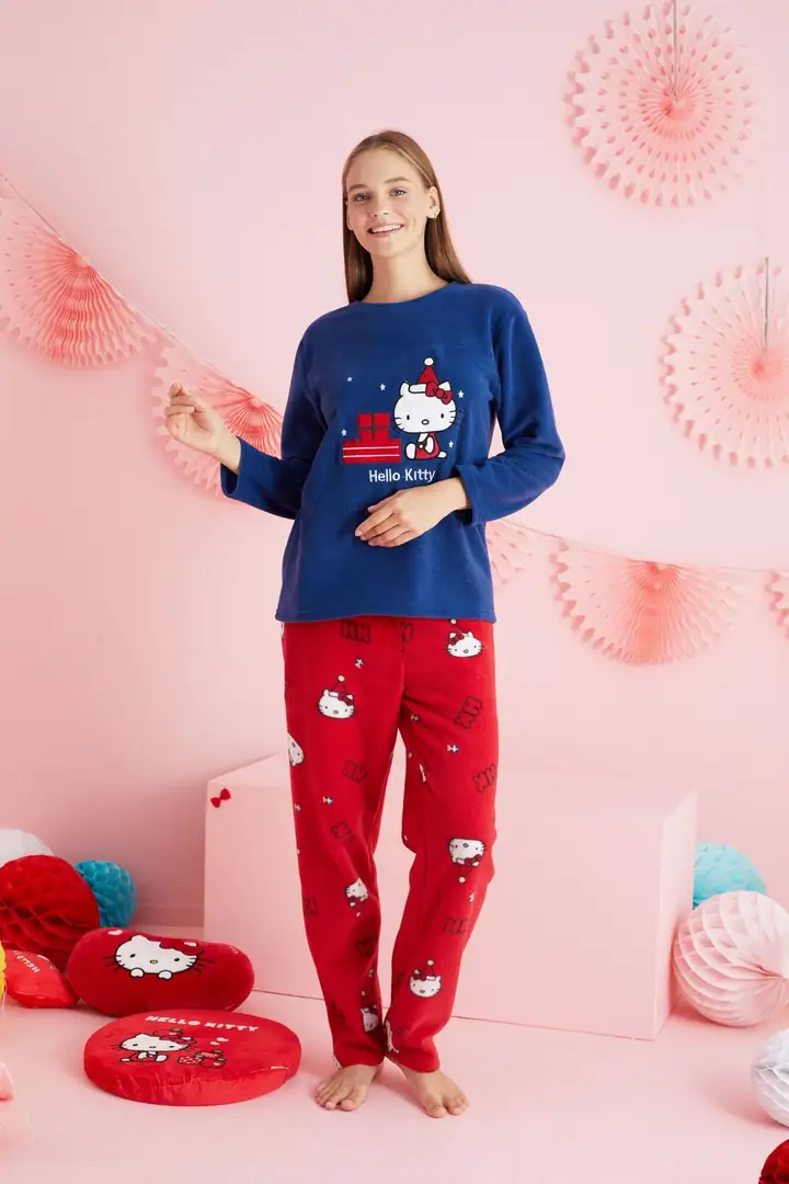 Lisanslı Polar Çok Renkli Nakışlı Bisklet Yaka Pijama Takım HK300
