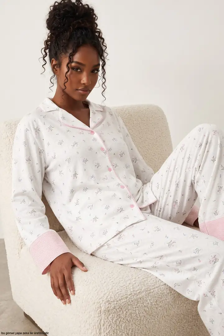 Desenli Yumuşak Tuşe Kışlık Düğmeli Biyeli Örme Pijama Takımı 8082 - ekru kalp