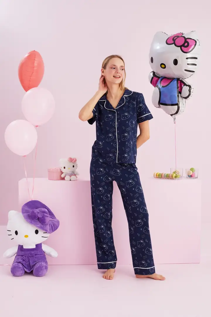 Hello Kitty Lisanslı %100 Pamuk Çok Renkli Düğmeli Biyeli Pijama Takım