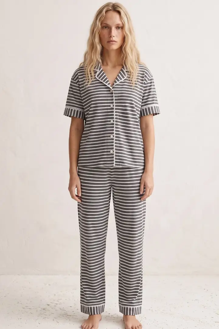 Kadın Kısa Kollu Pamuklu Düğmeli Biyeli Pijama Takım 7352