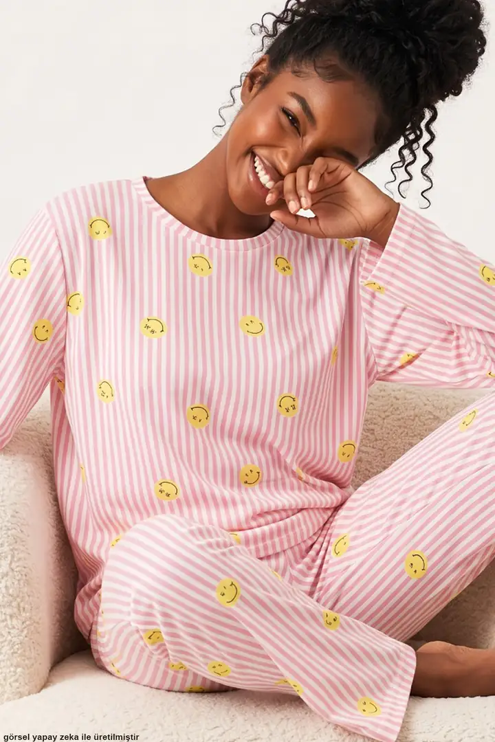 Desenli Yumuşak Tuşe Kışlık Örme Pijama Takımı 8086