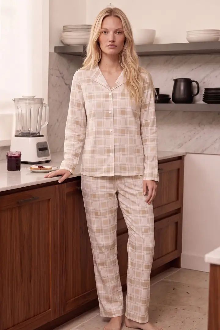 Desenli Termal Kumaşlı Ultra Soft Yumuşak Düğmeli Örme Pijama Takımı 26226117