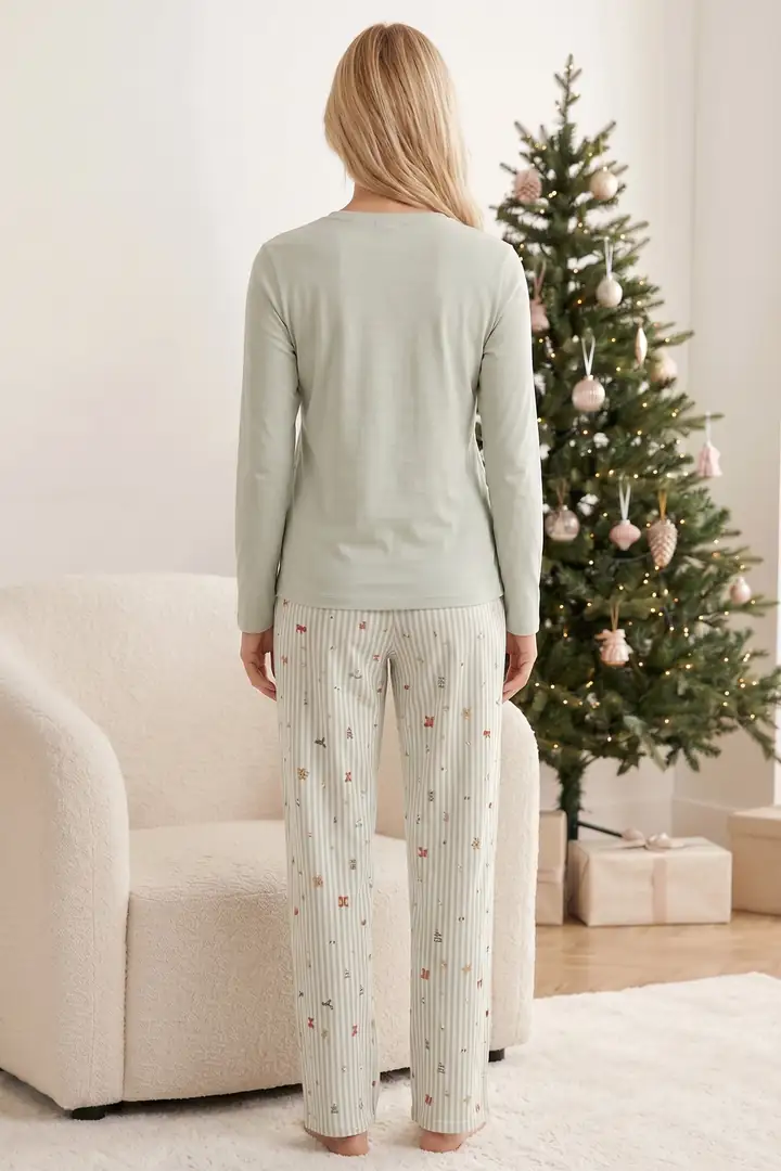 Yılbaşı Temalı Pamuklu Likralı Örme Pijama Takım 26241178